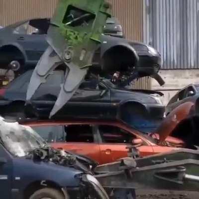 Dismantling a car and taking the parts