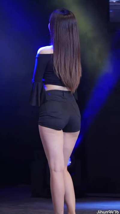 Dahye and her perfect curves