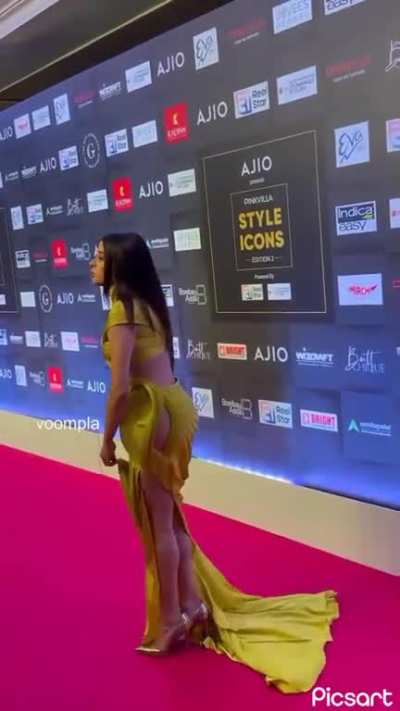 this event was something for fappers 👅 the top 4 sexiest looking actresses janhvi kapoor , disha patani , shriya saran and Kiara advani compilation 👅💦🥵🤤