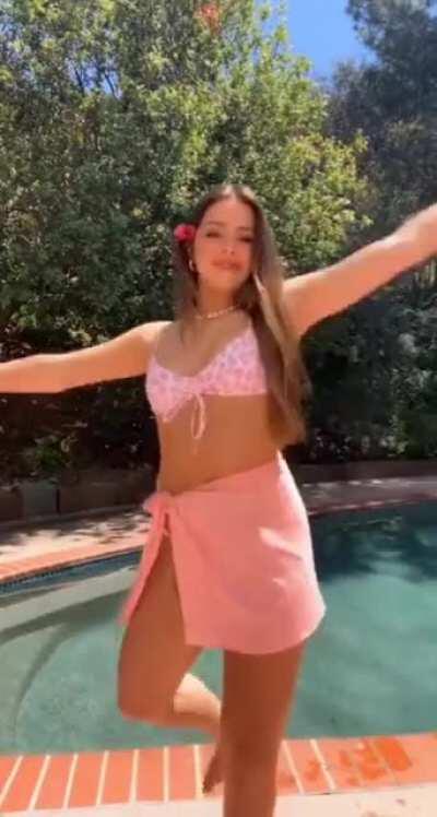 Addison Rae Dancing