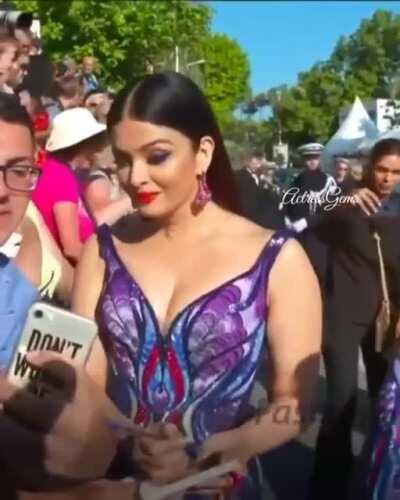 Mommy Aishwarya Rai's massive boobs.