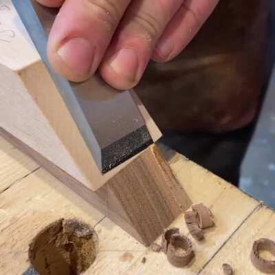 A sharp chisel vs. walnut