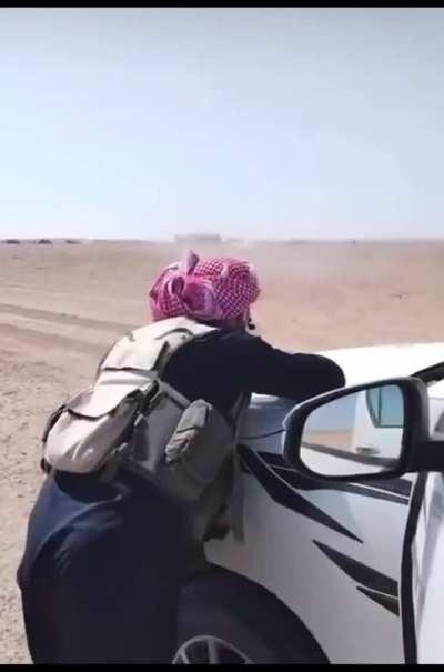 [ enemy visible + graphic] today’s clashes between Iraqi tribesmen of al Jighaifa tribe with isis combatants in Anbar desert. The clashes ended with multiple isis members killed and one of their hideouts got destroyed.