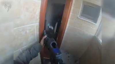 IDF CQB Helmet Cam, soldier hit by grenade but gets up and eliminates Hamas member hiding in apartment point blank