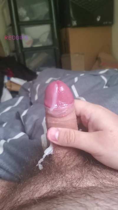 Loved hearing my cum shoot out my cock 🤤