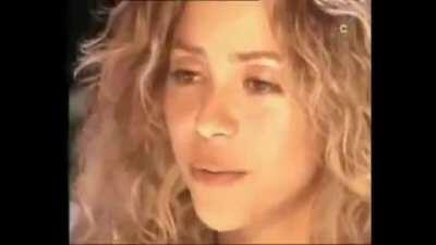 Shakira singing acapella in 2005 during an interview