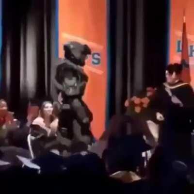 Guy comes to graduation in HALO costume