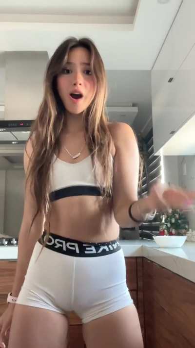😼