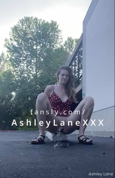 Pee Queen Ashley Lane's Fansly