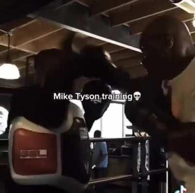 Jake Paul VS Mike Tyson Training