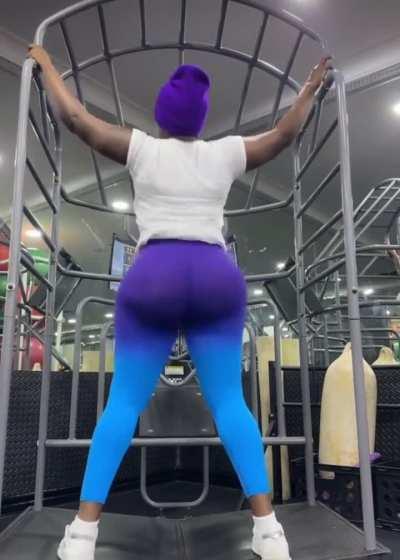 Chocolate Baddie Ass Clapping In The Gym 😮‍💨