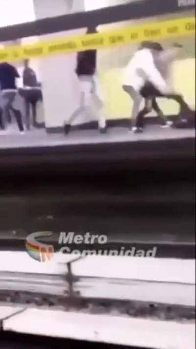 Another day in the Caracas Metro