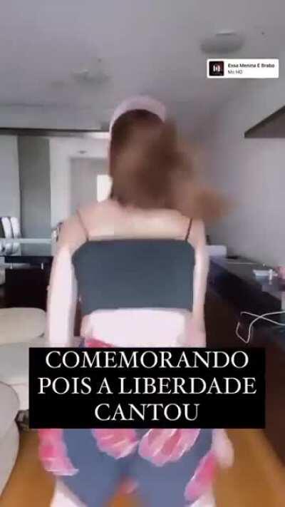 MandsToledo (Amanda Toledo) rebolando a bunda nos stories