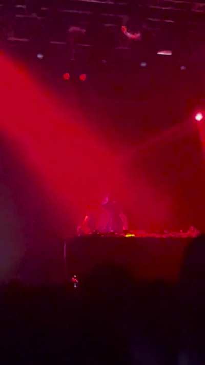 Not the greatest video but AG played the So I remix at his DC show last night! 