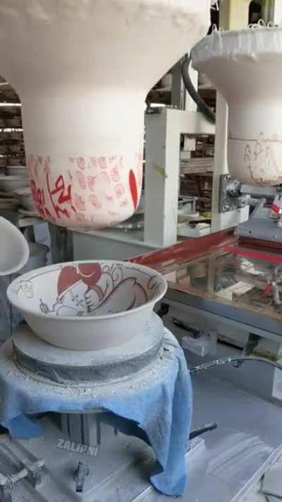 Satisfactory painting of soup bowls