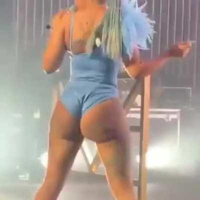 That ass so fat