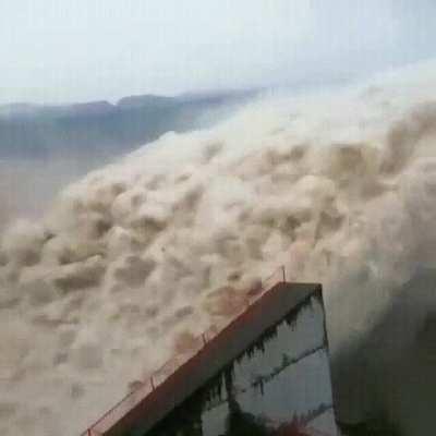 Water getting air after a dam release