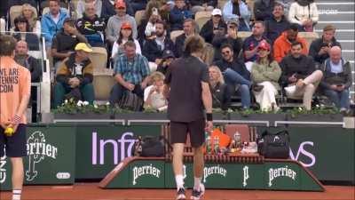 Rublev gets a warning after abusing his bench. It is his second major meltdown in 5 minutes.