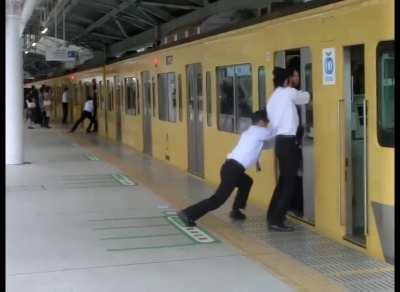 Rush hour in Japan - Train