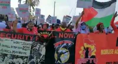 South African dock workers have refused to offload an Israeli cargo ship & are now protesting at the harbour in support of Palestine.