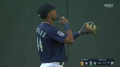 J-Rod makes a nonchalant HR robbery of Tatis