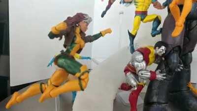 X-Men vs Sentinel Figure Display Fly-Around