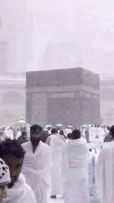 Snowing for the first time in Mecca