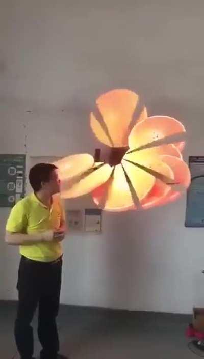 Fan generating 3D image