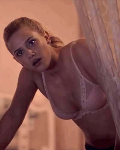 An Arc for an episode. Betty is absolutely in love with the new neighbor kid. She's preferring his thick virgin cock over Archie's. Betty loves to watch me jerk from her window and her reaction says plenty ð© ( continued in body)