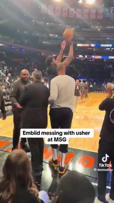 Joel Embiid harassing this MSG security guard doing his job is embarrassing. Taking shots while being OUT-OF-BOUNDS and the security guard somehow gets blamed.