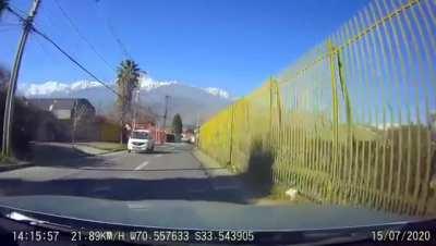 Car robbery ATTEMPT caught on camera.