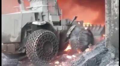 Tire protection chains for handling hot steel slag