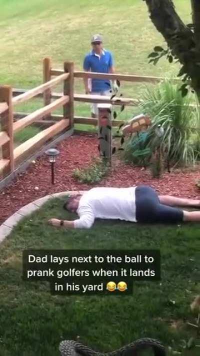 Dad lays next to the ball to prank golfers