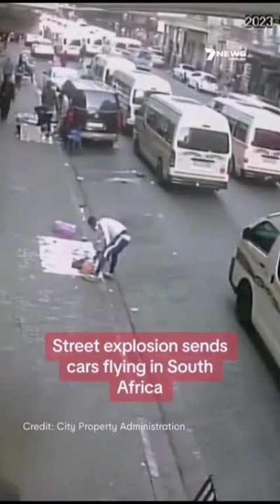 Gas explosion sends cars flying in Johannesburg