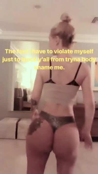 I want to bury my face in her fat ass and smell her asshole