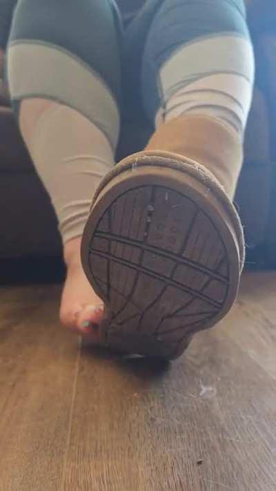 Barefoot in Ugg boots JOI (dm me for full 11 min vid)