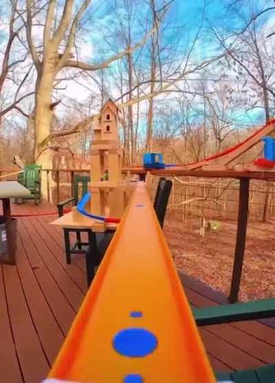 This treehouse tour using a Hot Wheels car