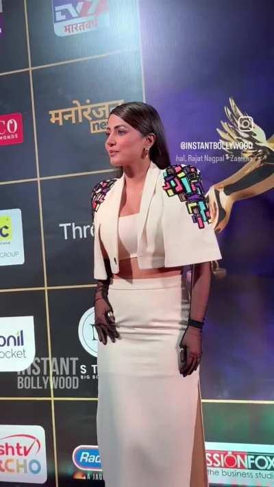 Hina khan steals the spotlight at today's awards ceremony 