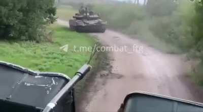 Tanks from the Ukrainian 225th Assault Battalion rolling around in the Kursk region