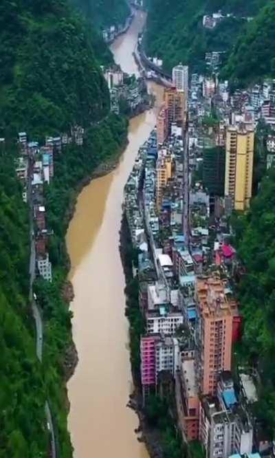 This city living on the edge of the river.