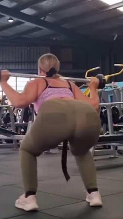 [NSFW] A IG story of her doing lunges, slowed down just a bit