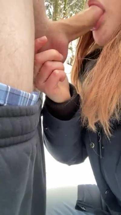 I love feeling his cock in my mouth while we‘re out in the snow ❄️ [FM]