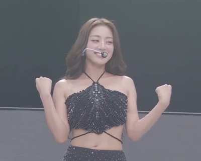 240728 - Jihyo introducing herself 