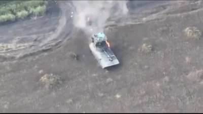 Russian Soldiers abandoning Russian Tank in Zaporizhzhia after being hit 