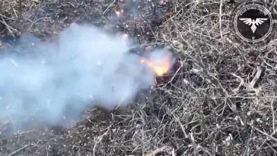 Russian fails to shoot down an FPV drone and gets eliminated. November 2023.