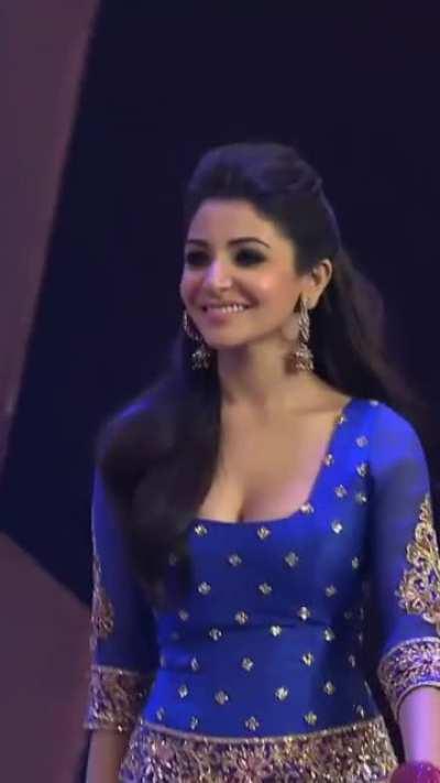 Anushka Sharma bouncing boobs😋