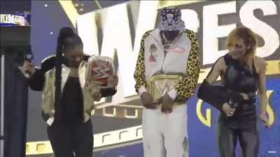 Snoop Dogg, Bianca Belair and Becky Lynch do the Crip-Walk at WrestleMania 39 Launch Party