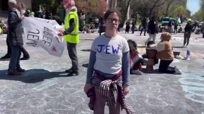 Zionist gets completely ignored by Yale students (victim card)