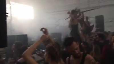 Ryan Elliott playing in a warehouse @ São Paulo's itinerant party, Carlos Capslock - (This video's the definition of underground scene to me)