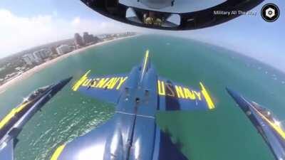 The amount of trust these pilots have in each other is insane. US Navy Blue Angels Team